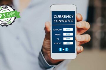 Währungsrechner-App: Handy mit Währungsrechner, da eine Frau in der Hand hält